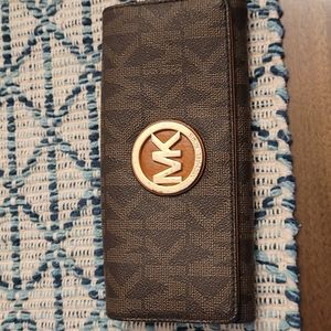 Michael kors wallet